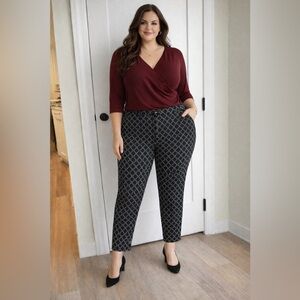 Amanda & Chelsea Black and White Geometric Pants Size 18